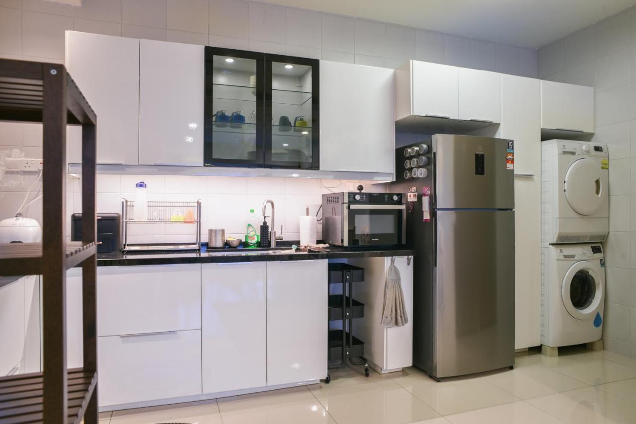 Damen Subang By Widebed Apartment Subang Jaya Exterior photo