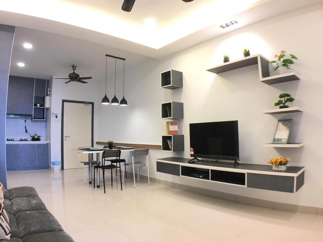 Damen Subang By Widebed Apartment Subang Jaya Exterior photo